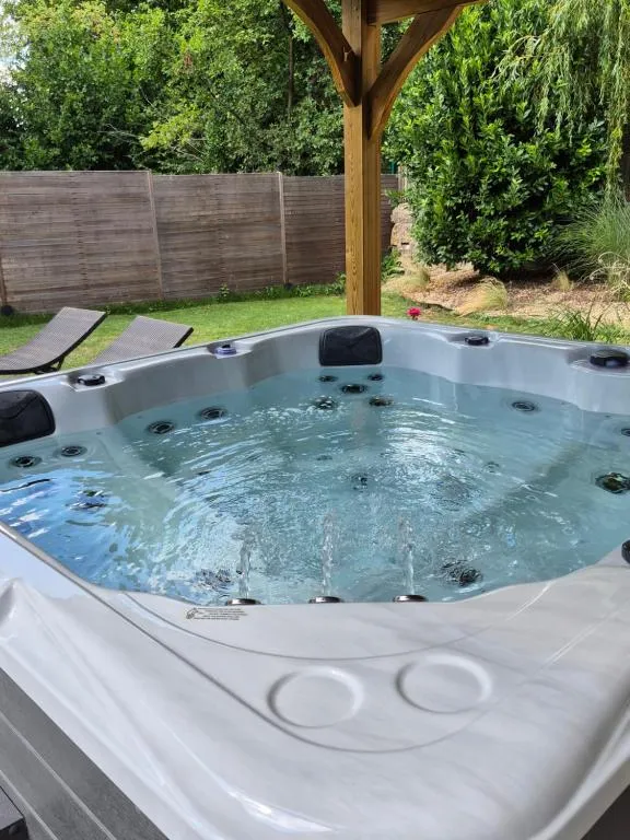 Suite Jacuzzi de Tétaigne - Bain à remous privatif et petit-déjeuner (Tétaigne, Ardennes)