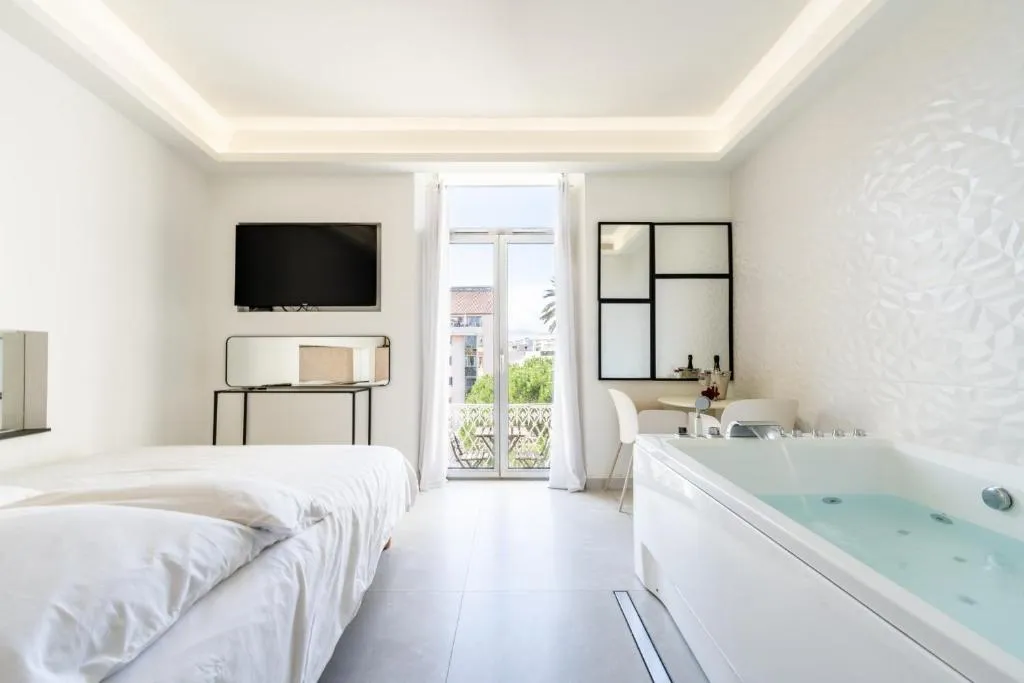Suite Jacuzzi du Suquet, gîte avec spa à Cannes - photo 3 sur 12