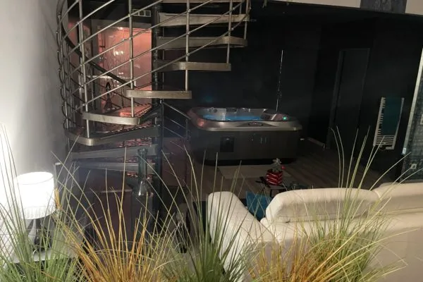 Suite Jacuzzi et Hammam, gîte avec spa à Bourg-lès-Valence - photo 2 sur 10