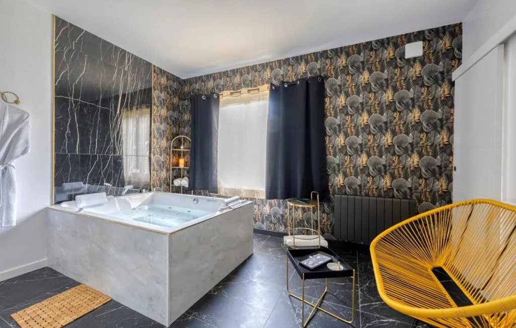 Suite Jacuzzi et Jardin, gîte avec spa à Livry-Gargan - photo 3 sur 12