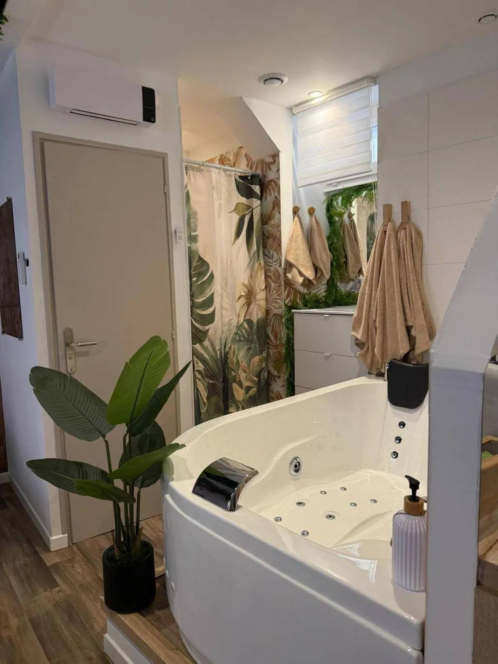 Suite jacuzzi Méditerranée, gîte avec spa à Florensac - photo 2 sur 12