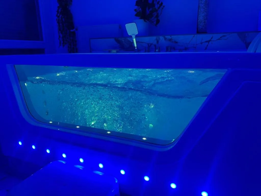 Suite Jacuzzi Sauna et Vapeur, gîte avec spa à Metz - photo 2 sur 12
