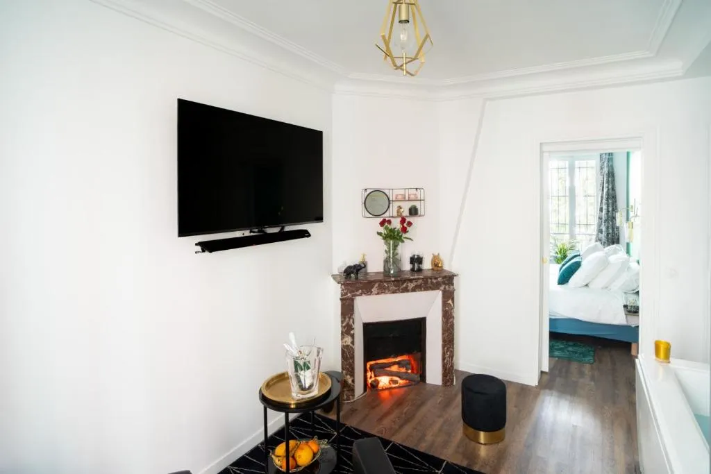 Suite L'Éclipse - Jacuzzi privé à 10 minutes des Champs-Élysées (Levallois-Perret, Hauts-de-Seine)