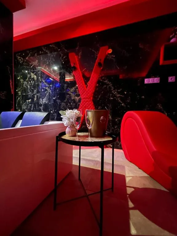La Tour - Appartement avec bain à remous et terrasse sur la ville (Montmeyan, Var)