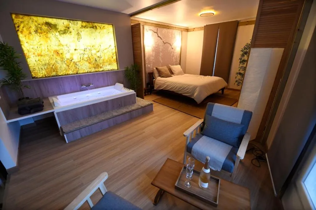 Suite Le Lotus, gîte avec spa à Conflans-Sainte-Honorine - photo 2 sur 12