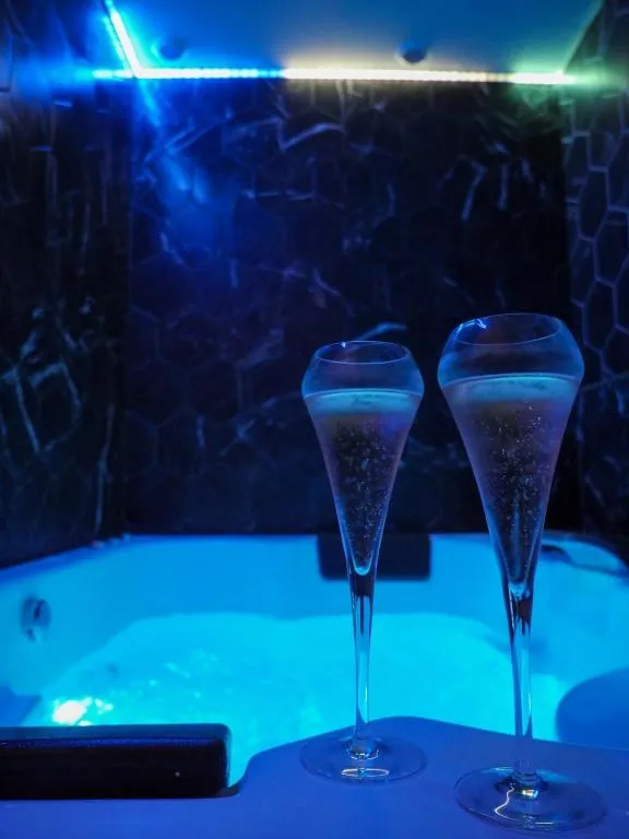 Suite Luxe et Romance, gîte avec spa à Bourg-en-Bresse - photo 3 sur 12