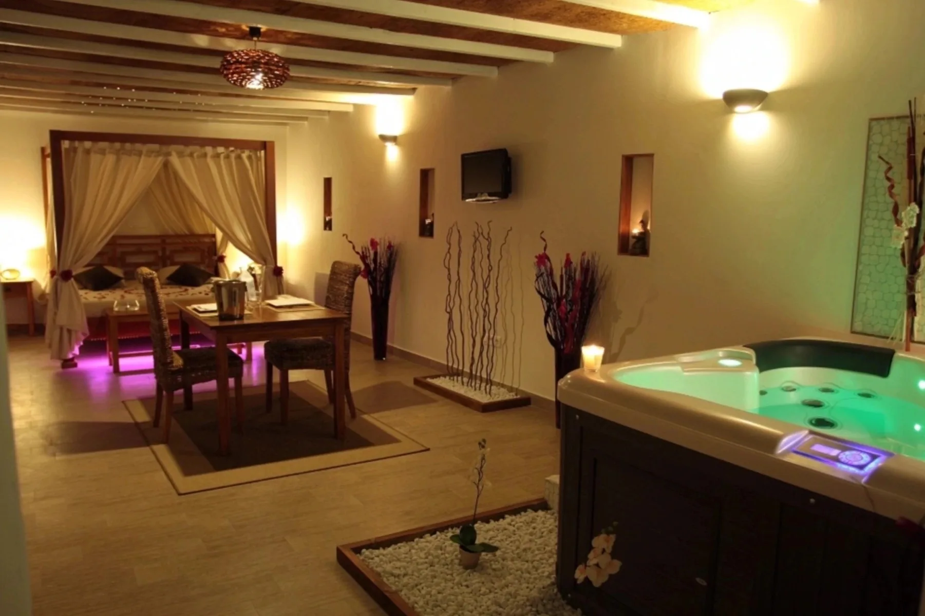 Suite Megève, gîte avec spa à Beaucaire - photo 2 sur 10