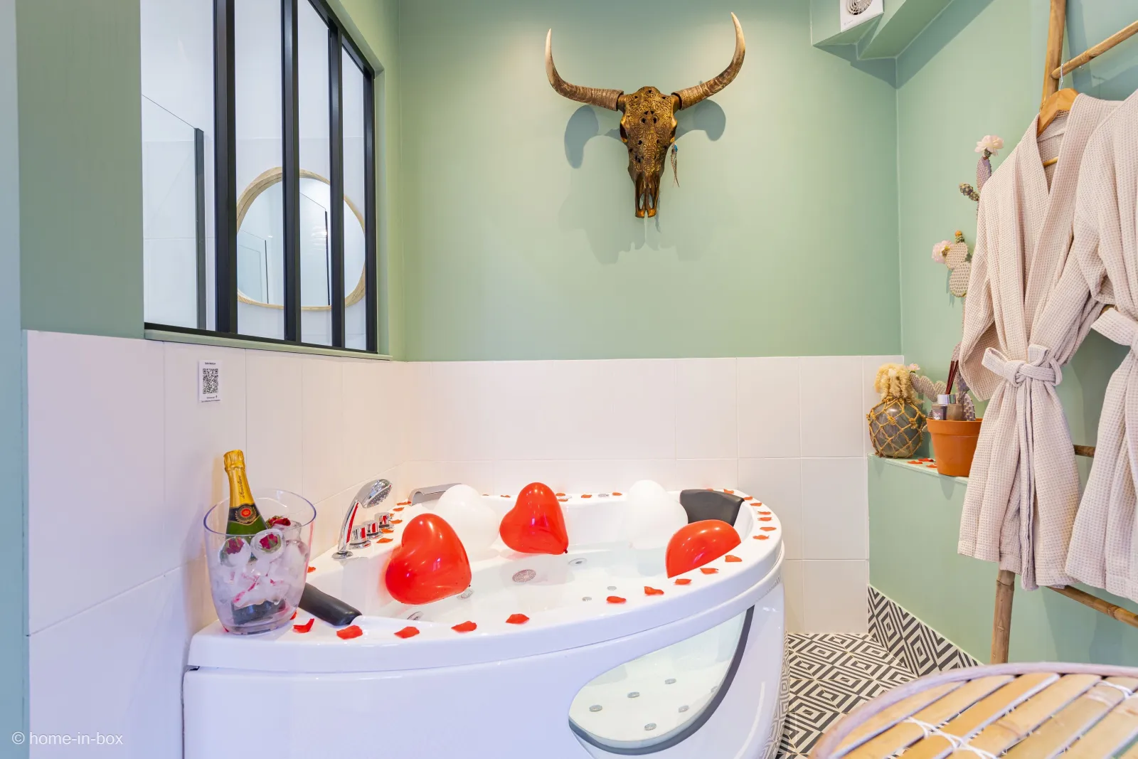 Suite Mexique avec Jacuzzi 15min Disney, gîte spa à Nanteuil-lès-Meaux - photo 2 sur 6