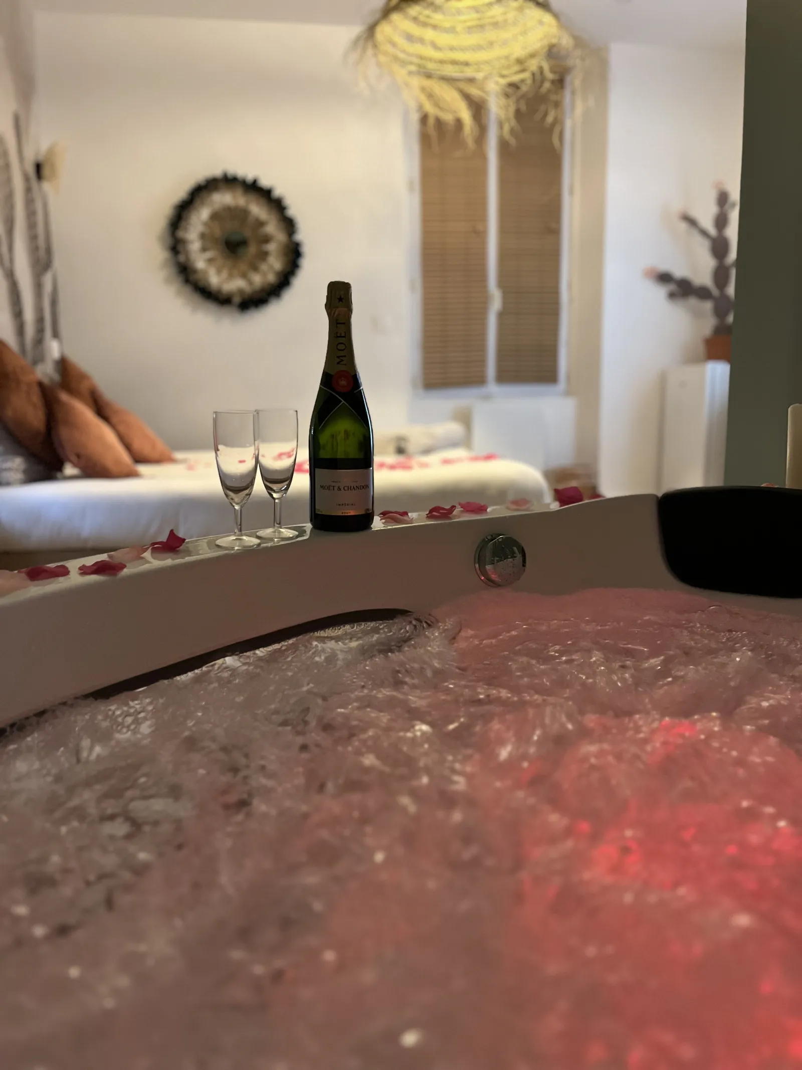 Suite Mexique avec Jacuzzi 15min Disney, gîte spa à Nanteuil-lès-Meaux - photo 3 sur 6