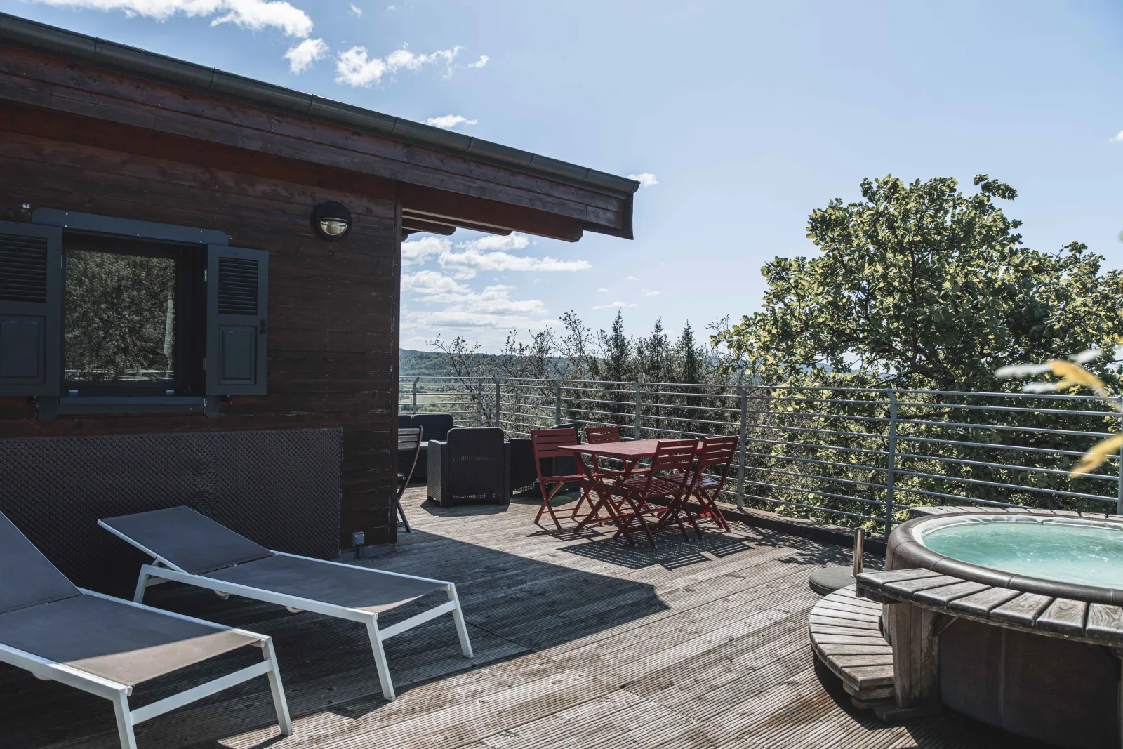 Suite Nid d'Amour et Spa - Cabane sur pilotis avec jacuzzi privatif (Vogüé, Ardèche)
