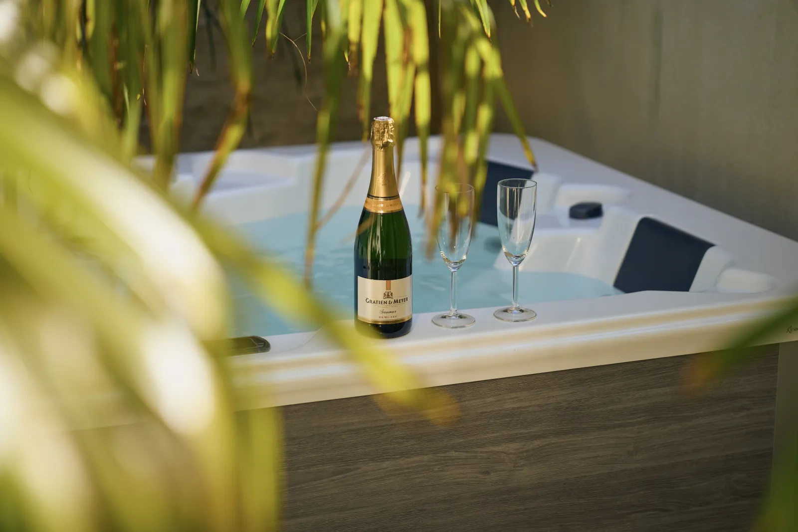 Suite Nomad - Love room avec jacuzzi privatif et climatisation (Cognac, Charente)