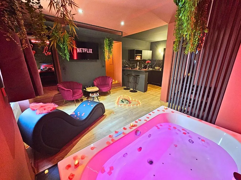 Suite Obsidian Balnéo, gîte avec spa à Orange - photo 2 sur 12