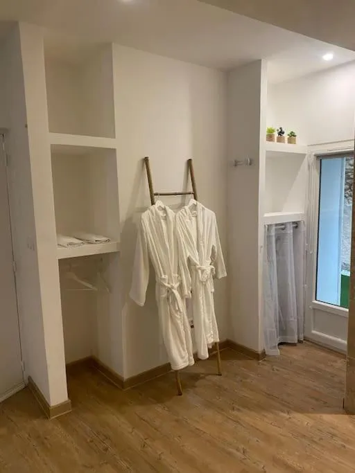 Suite Patio Sauna et Jacuzzi, gîte avec spa à La Ciotat - photo 3 sur 8