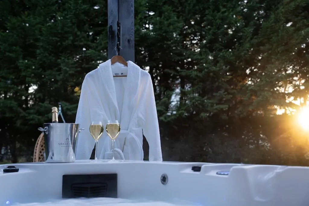 Suite Premium jacuzzi, gîte avec spa à Pleyber-Christ - photo 2 sur 12