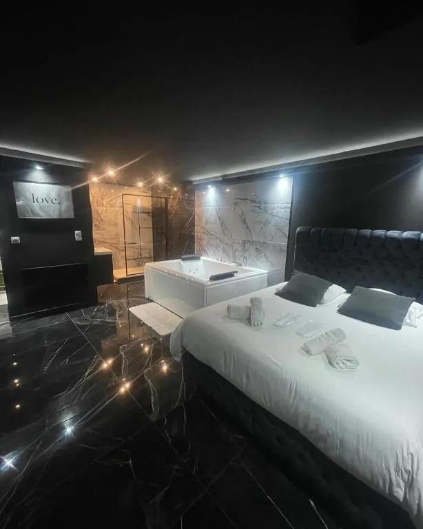 Suite Prestige d'Amiens, gîte avec spa à Amiens - photo 2 sur 12