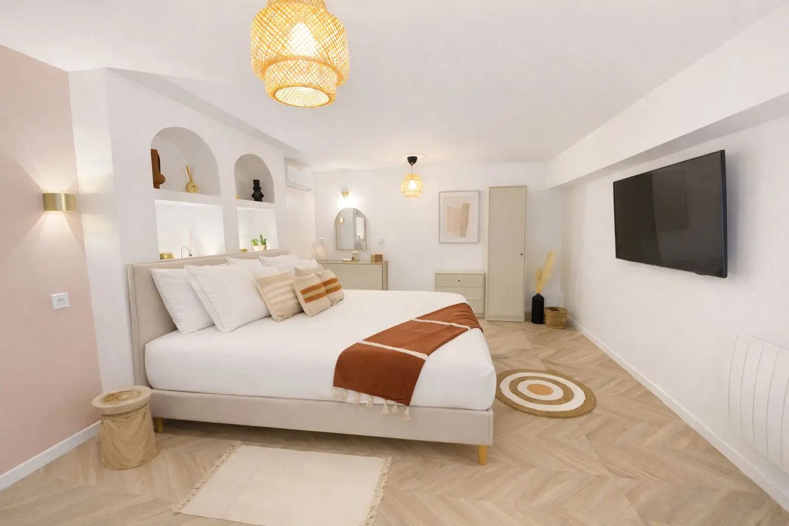 Suite Prestige Spa & Piscine Privée, love room à Blennes - photo 2 sur 10