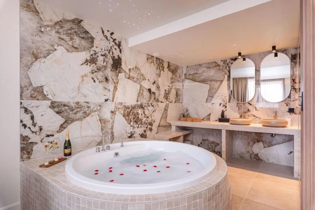 Suite Romantique Flandin - Bain à remous au premier étage près de la Part-Dieu (Lyon, Rhône)