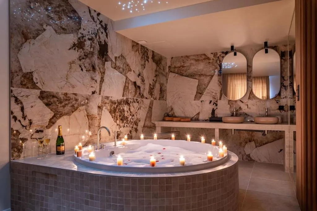 Suite Romantique Flandin, gîte avec spa à Lyon - photo 3 sur 12