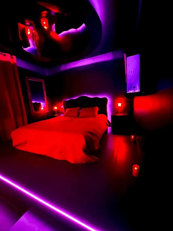 Suite Romantique Jacuzzi, gîte avec spa à Toulouse - photo 2 sur 12
