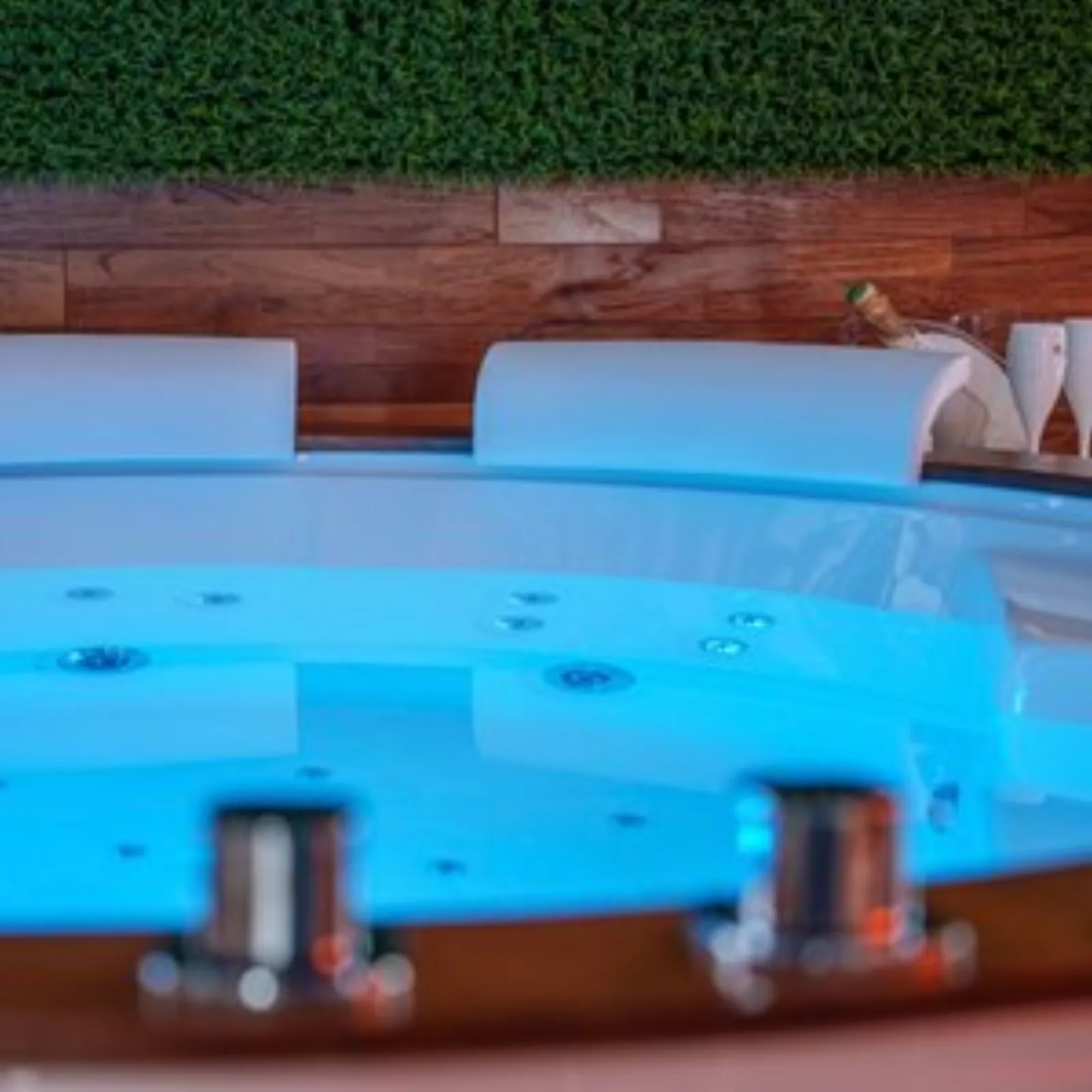 Suite Romantique Le Double L Luxe & Love Loveroom, love room à Cholet - photo 3 sur 11
