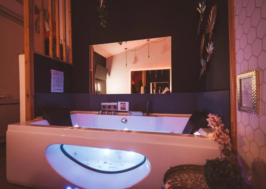 Suite Sauna Balnéo Barcarès, gîte avec spa à Le Barcarès - photo 3 sur 12