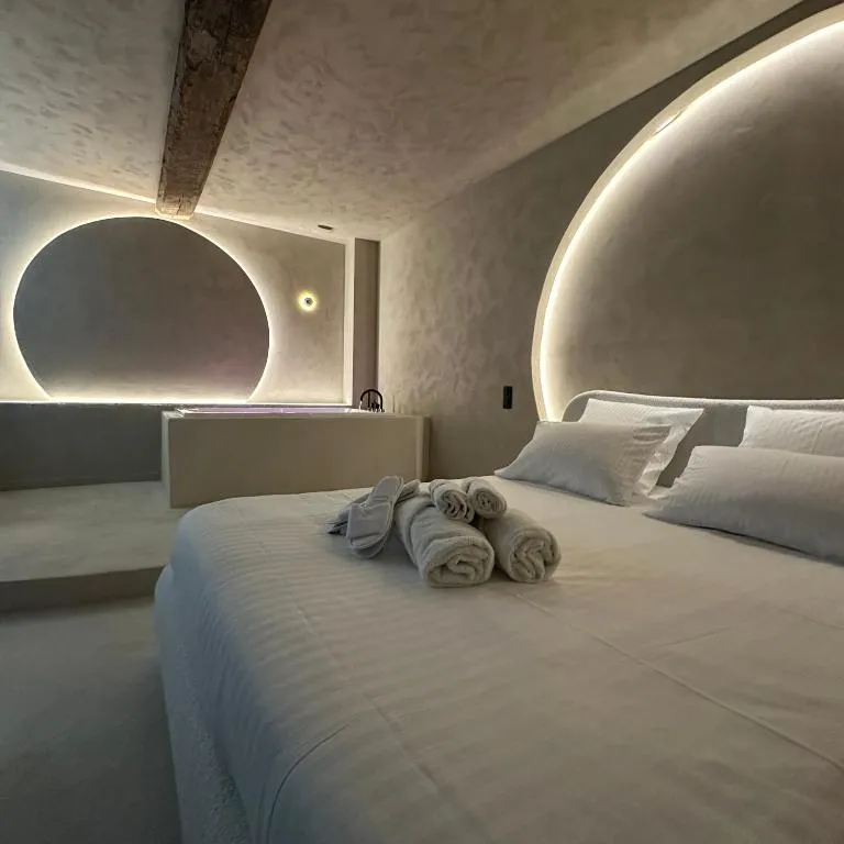 Suite spa Collection Aura, gîte avec spa à Charleville-Mézières - photo 2 sur 8
