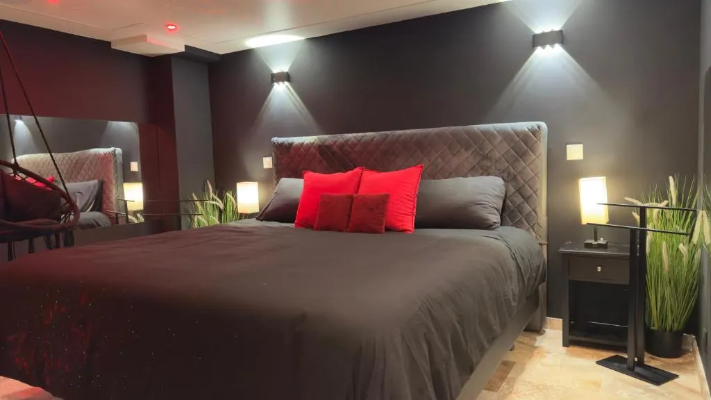 Suite spa, sauna et cinéma, gîte avec spa à Villemomble - photo 2 sur 10