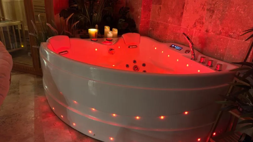 Suite spa, sauna et cinéma, gîte avec spa à Villemomble - photo 3 sur 10