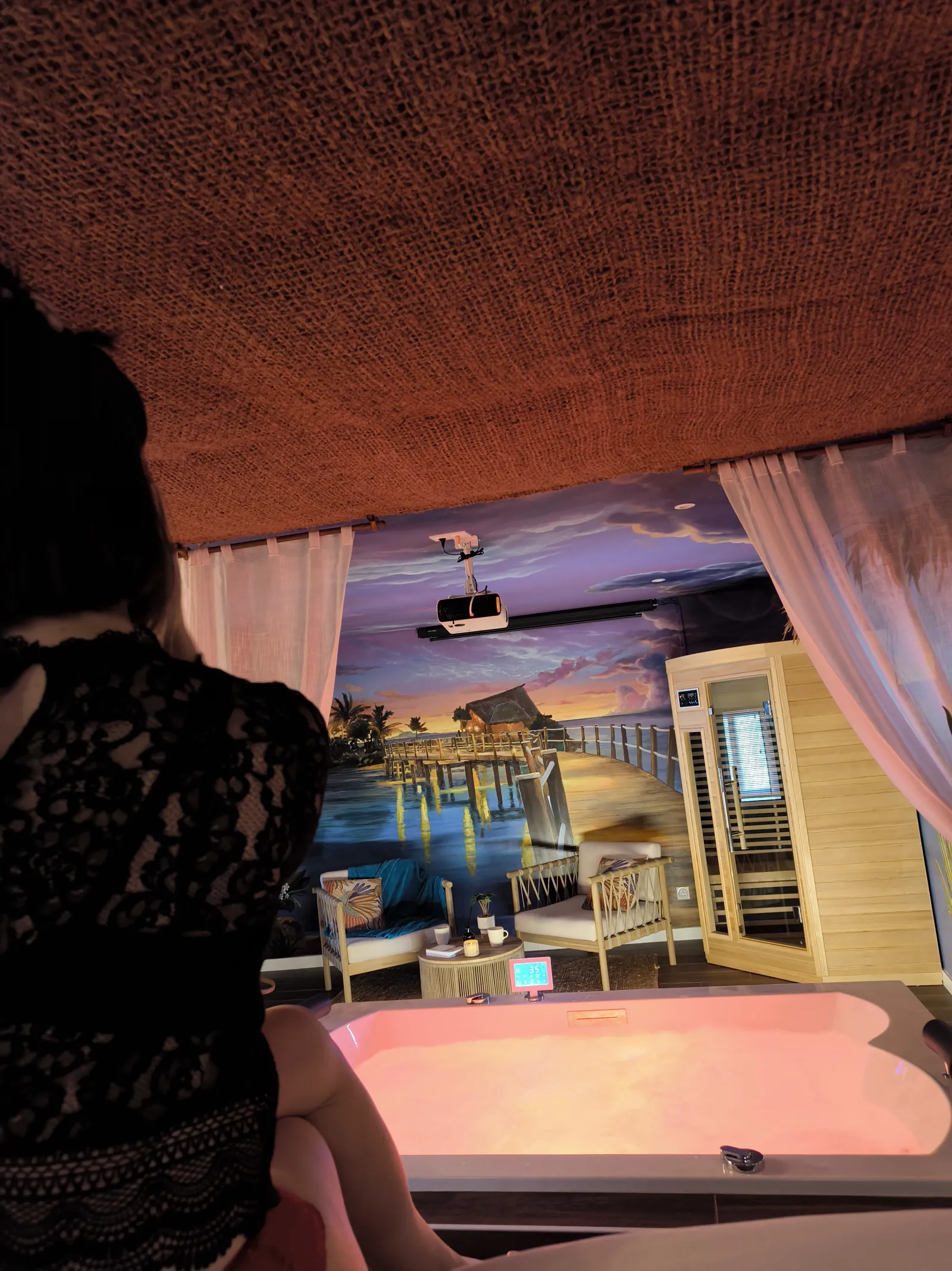Suite Tahiti & Balnéo, chambre à thème à Boulieu-lès-Annonay - photo 2 sur 12