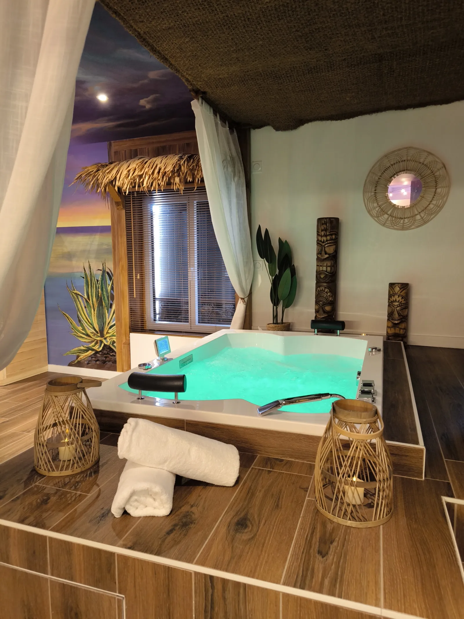 Suite Tahiti & Balnéo, chambre à thème à Boulieu-lès-Annonay - photo 3 sur 12