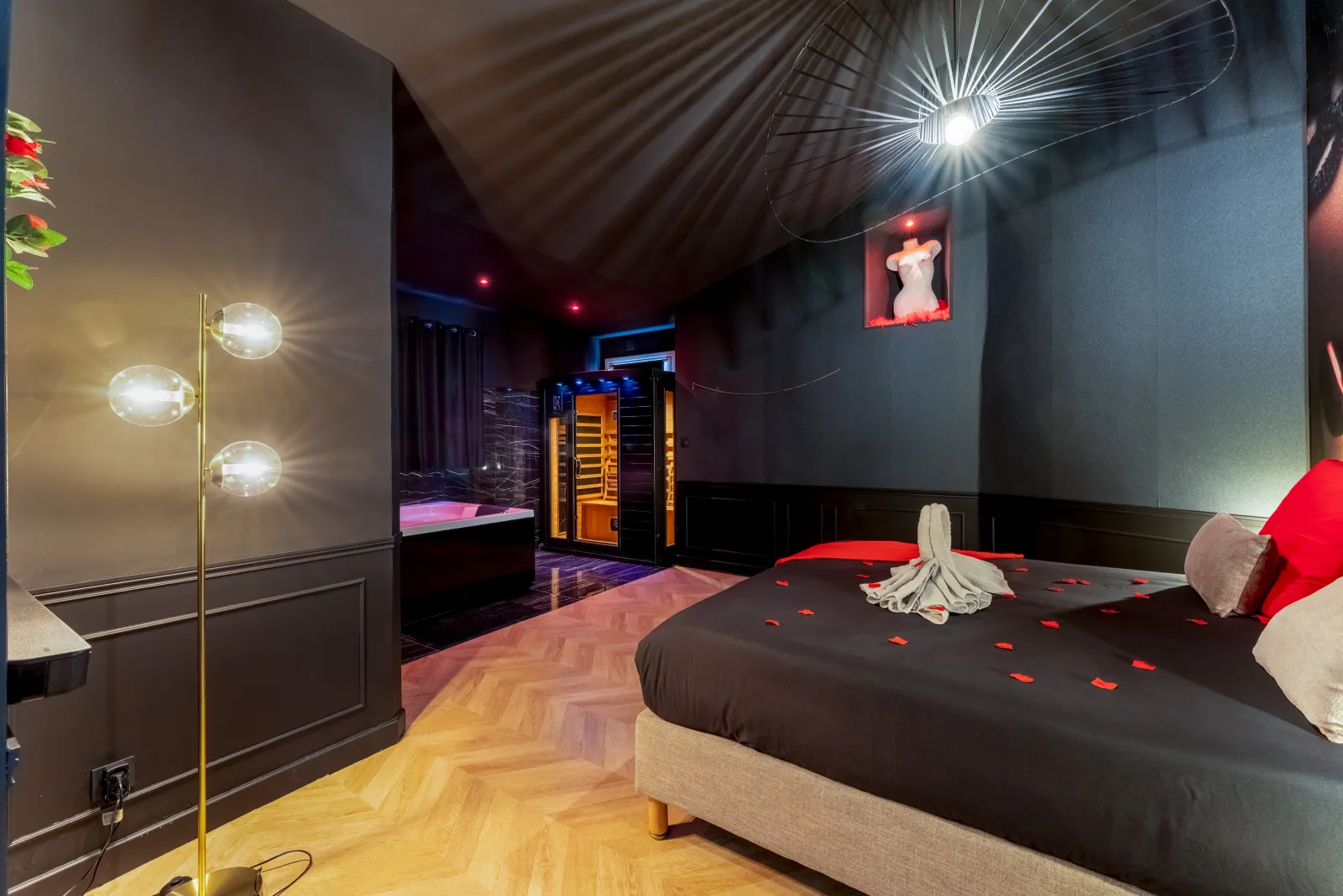 Suite Tentation - Suite avec balnéo, sauna et jacuzzi extérieur (Sorgues, Vaucluse)