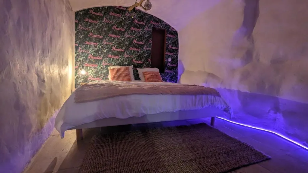 Suite troglodyte Roch'Amore - Bain à remous et vue sur la ville (La Garde, Var)