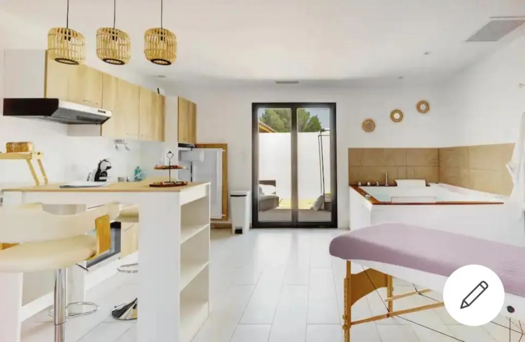 Suite Vénus de l'Olympe, gîte avec spa à Portiragnes - photo 2 sur 12