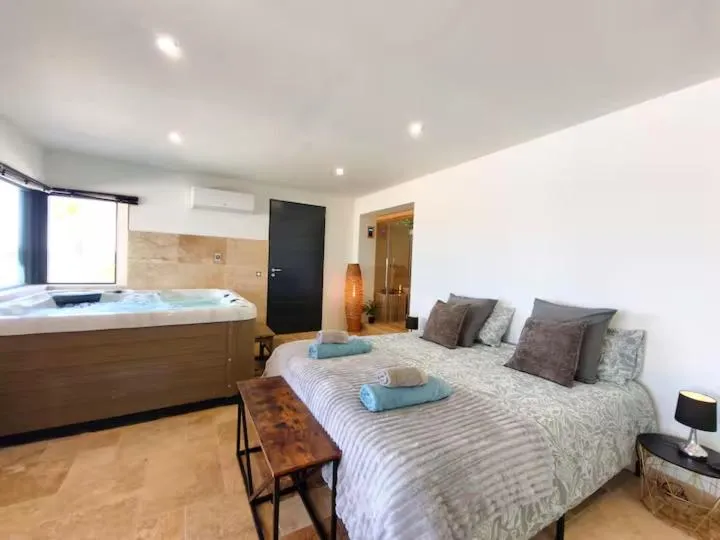 Suite Villa Del Castagnol, gîte avec spa à Saint-Nexans - photo 2 sur 10