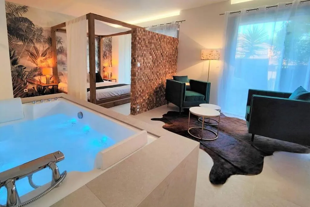 Suites JM Escale, gîte avec spa à Hyères - photo 3 sur 12