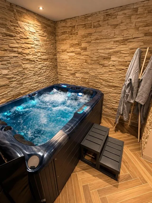 T2 balnéo de Châteauroux - appartement avec baignoire spa et terrasse (Châteauroux, Indre)