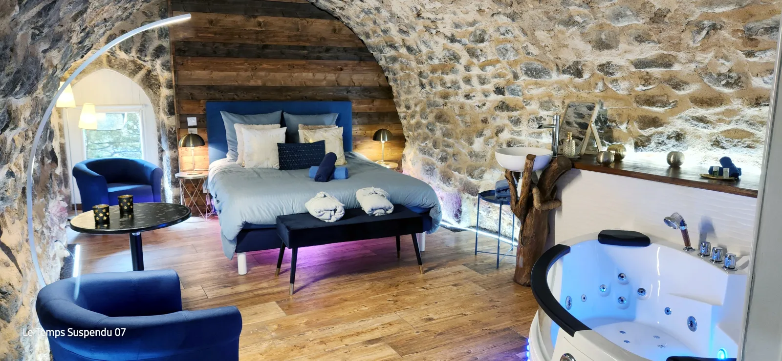 Le Temps Suspendu 07 - Love room dans une cave voûtée (Saint-Pierreville, Ardèche)
