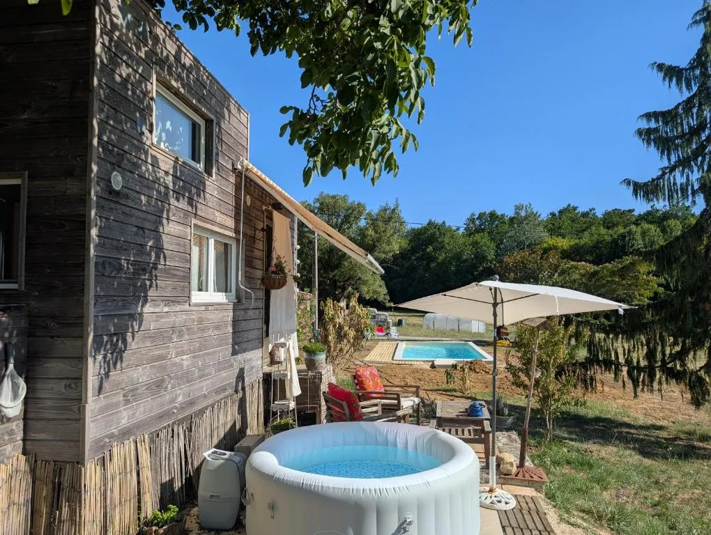 Tiny Chouette - Petite maison avec jacuzzi et jardin (Doulezon, Gironde)
