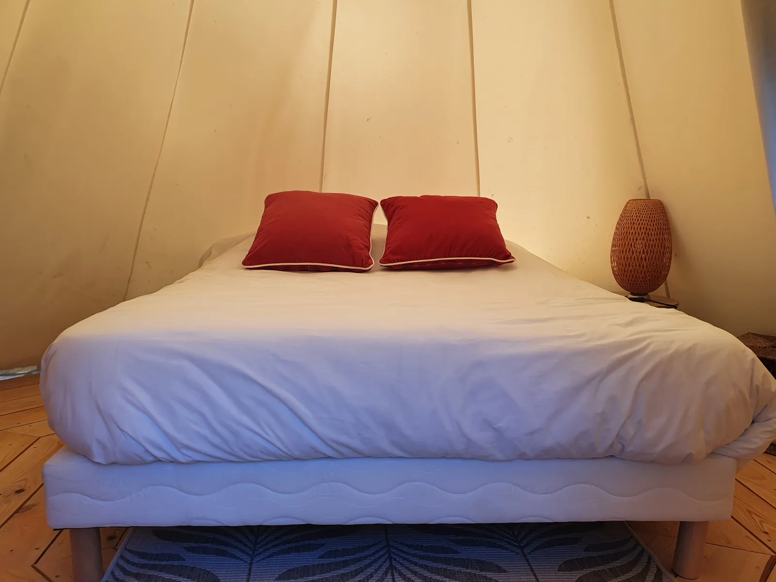 Tipi Lodge avec spa privatif, hébergement insolite à Vogüé - photo 3 sur 12