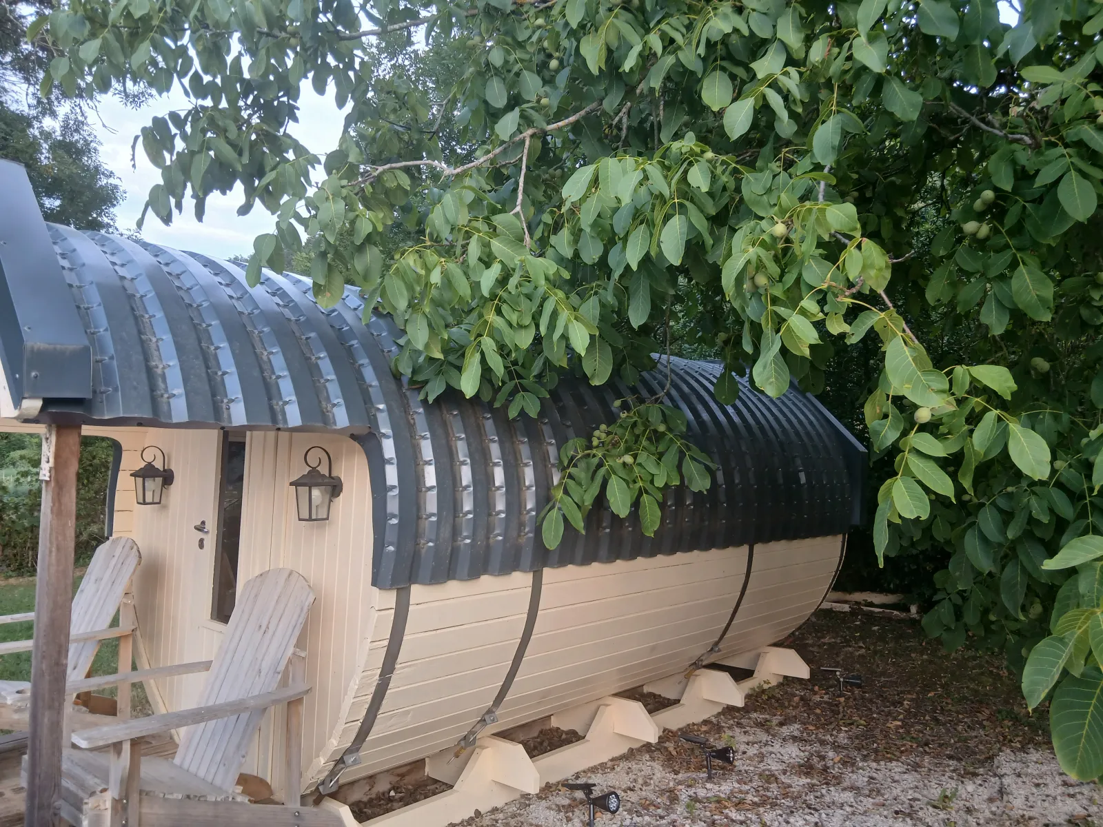 Le Tonneau Spa de la Ferme de Layau - Tonneau avec accès jacuzzi et sauna (Véria, Jura)