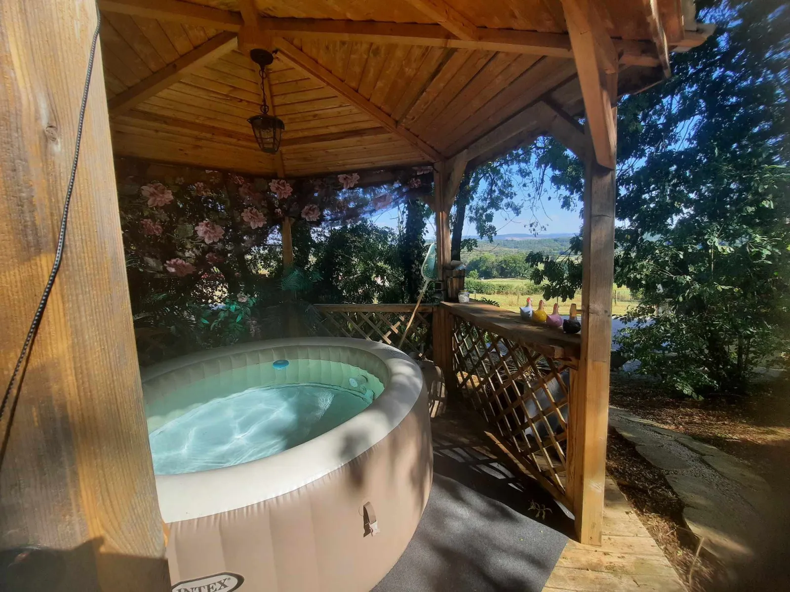 Le Tonneau Spa de la Ferme de Layau, hébergement insolite à Véria - photo 2 sur 12