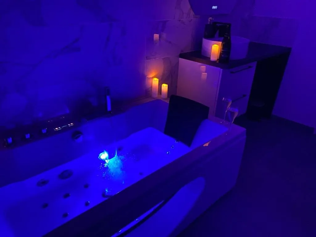 Troglodyte balnéo de Tours, gîte avec spa à Tours - photo 3 sur 12