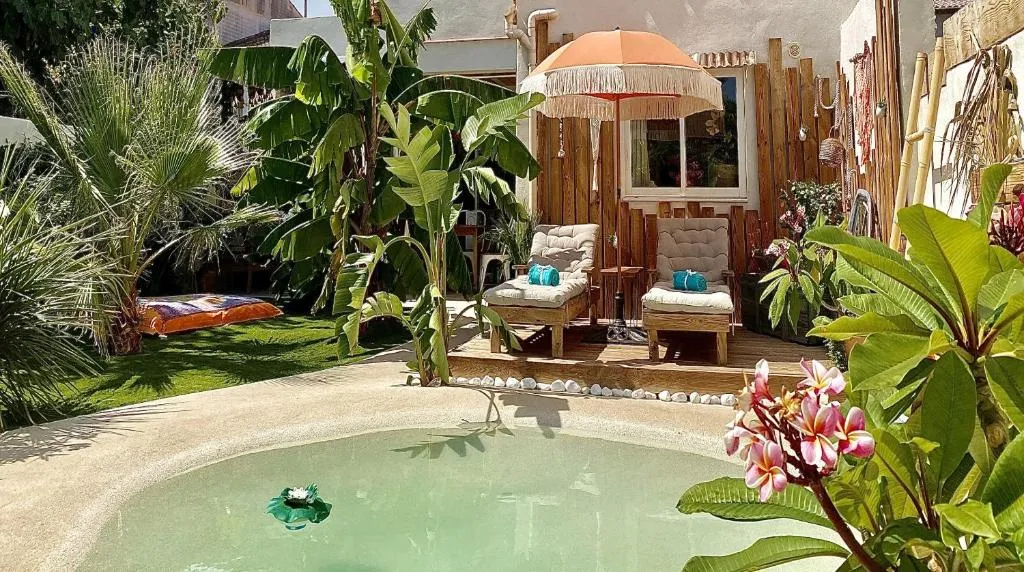 Tropical Lodge Spa - Maison avec sauna, spa et piscine en saison (Narbonne, Aude)
