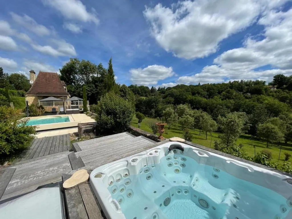Villa 10 couchages - Piscine chauffée, jacuzzi et belle vue (Coux et Bigaroque-Mouzens, Dordogne)