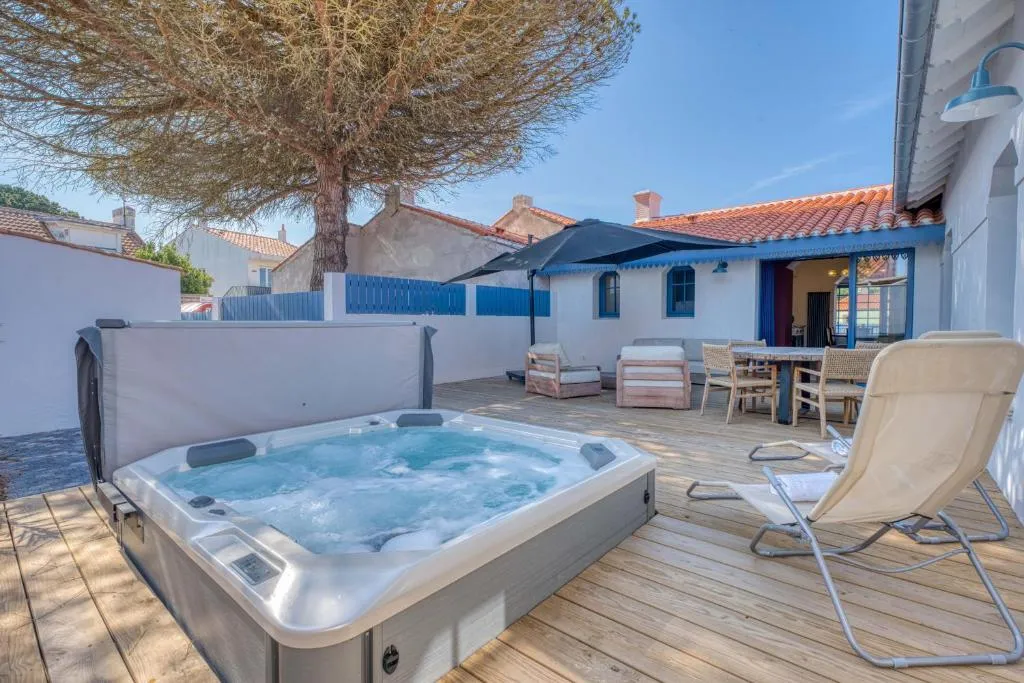 Villa Bains de Mer - Jacuzzi à 900 m de la plage pour 6 personnes (Saint-Gilles-Croix-de-Vie, Vendée)