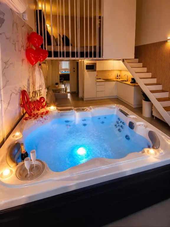 Villa Bono - Suite romantique avec jacuzzi privé et piscine (Saint-Laurent-du-Var, Alpes-Maritimes)