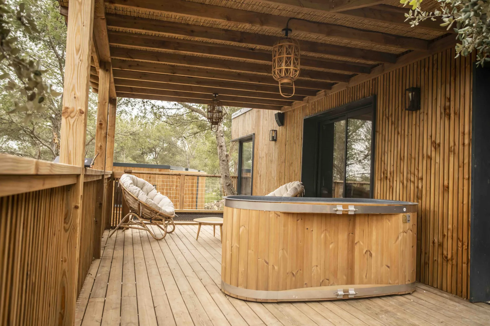 Villa Couple Baignoire Jacuzzi et Filet, cabane à Calvisson - photo 3 sur 12