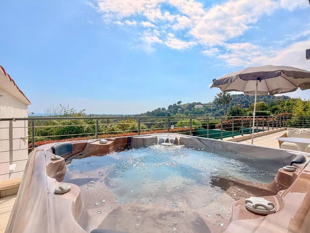 Villa Escapade Ultime, gîte avec spa à Antibes - photo 3 sur 12