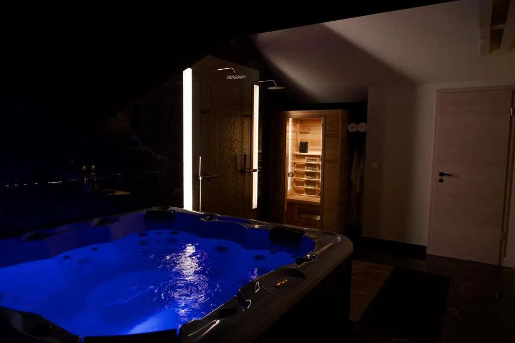 Villa Golden 89 - Jacuzzi et sauna privatifs avec jardin (Riedisheim, Haut-Rhin)