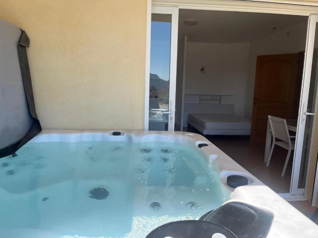 Villa Kinza, gîte avec spa à Les Adrets-de-l'Estérel - photo 3 sur 12